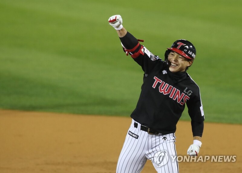 Bats come alive as Twins even KBO postseason series vs. Bears
