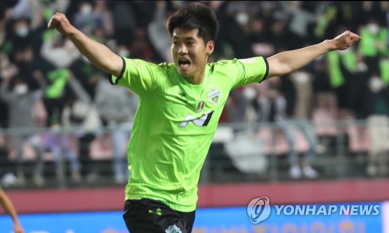 Jeonbuk edge out rivals Ulsan to inch toward K League title