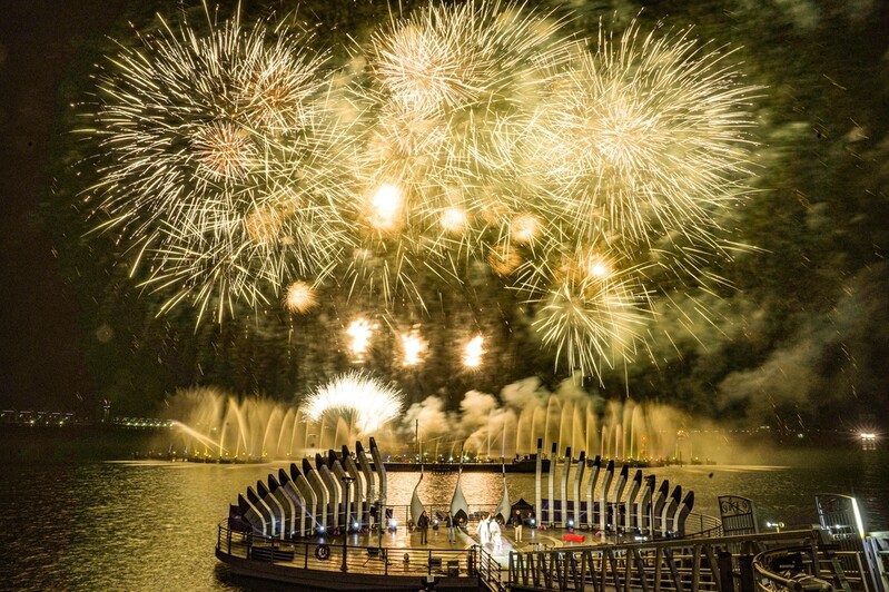 '목포해상W쇼' 불꽃놀이 공연 선보여…11월 매주 공연 예정