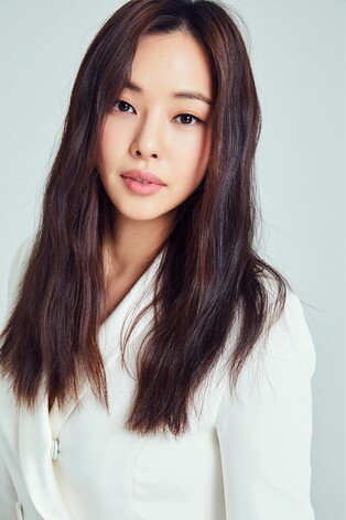 'One The Woman' Lee Ha-nee confirmed to be dating non-celebrity boyfriend