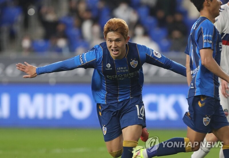 Ulsan midfielder Lee Dong-gyeong voted K League's top player for Oct.