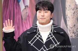 Actor Lee Si-eon of 'I Live Alone' to get married this Christmas