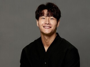 Singer Kim Jong-kook takes doping test to end allegations on HRT use