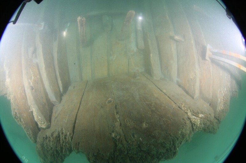 화성 제부도서 옛 선박 2척 확인…"고려시대 배 추정"