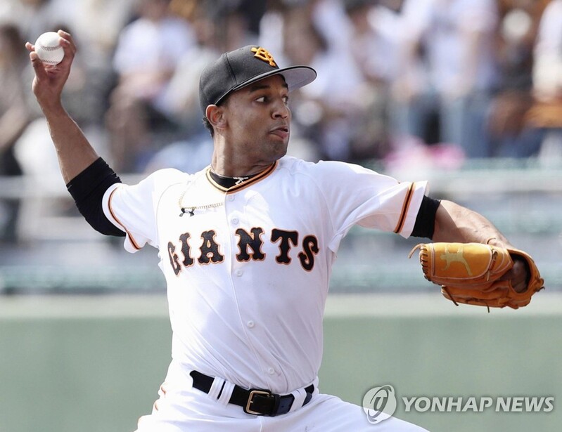 '전 SK 투수' 산체스, 요미우리와 재계약 불발…SSG 복귀 수순?