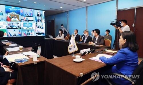 S. Korea, China, Japan agree to boost trilateral cooperation on economy, pandemic