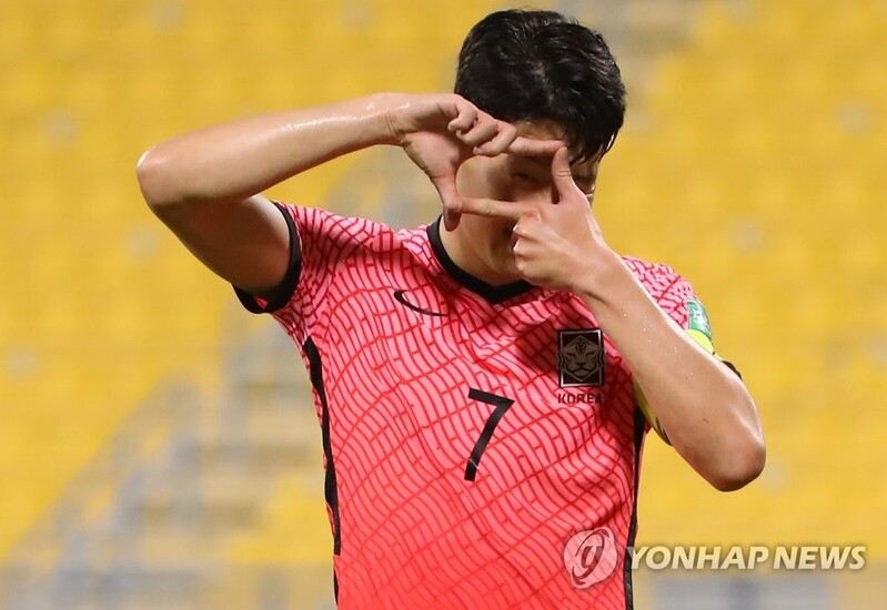 (LEAD) Methodical S. Korea pick apart Iraq in resounding World Cup qualifying win