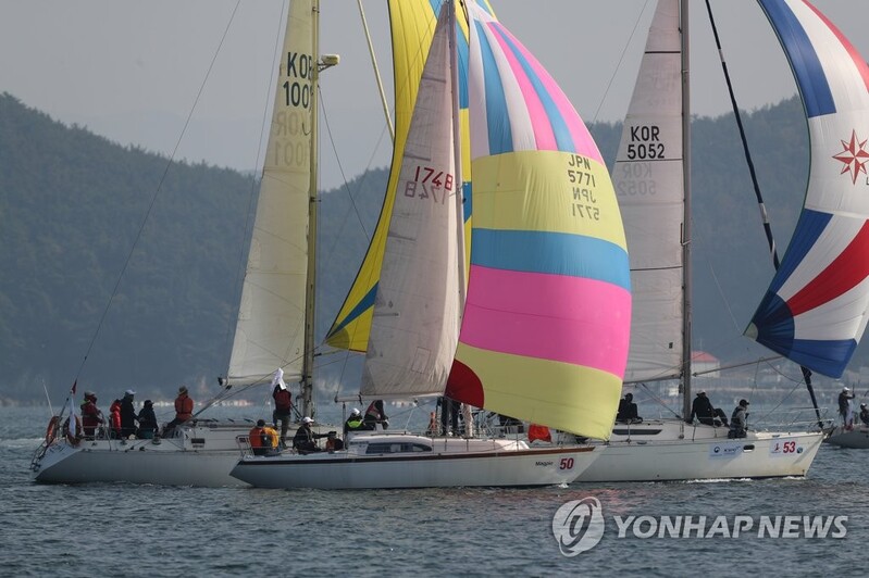 한산대첩 펼쳐진 통영 바다서 '이순신장군배 국제요트대회' 개막