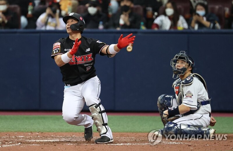 (LEAD) Wiz defeat Bears to move within one win of Korean Series title