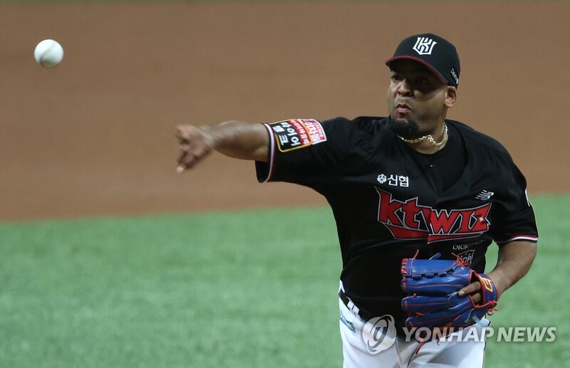 (LEAD) KT Wiz's Cuban ace Despaigne outduels countryman for 1st career Korean Series win