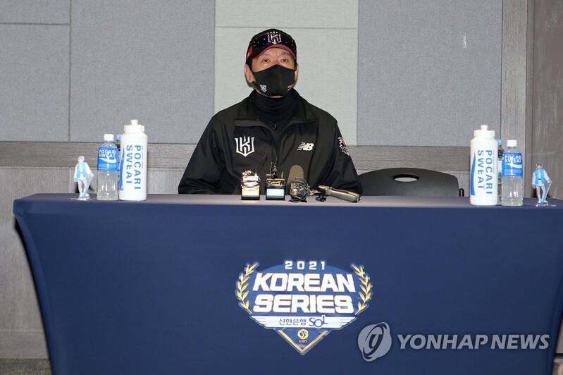 On verge of Korean Series title, Wiz manager not wanting to jinx team