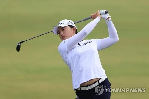 고진영, LPGA 시즌 최종전 2R 5언더파…코다에 1타 차 추격