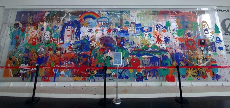 "마음껏 낙서하세요"…참여형 예술로 탄생한 예술품 인기