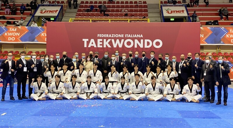 태권도 종주국의 위상…이탈리아 밀라노서 국기원 시범단 공연