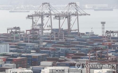 S. Korea's exports predicted to hit record high in 2021