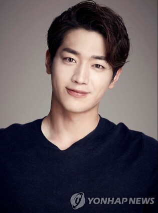 Actor Seo Kang-joon joins military today