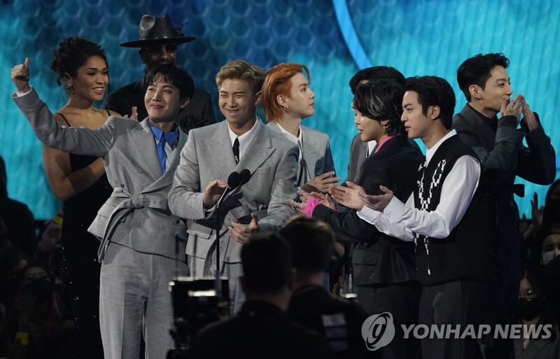 AMA 대상 품은 BTS, 그래미도 거머쥘까…내일 새벽 후보 발표