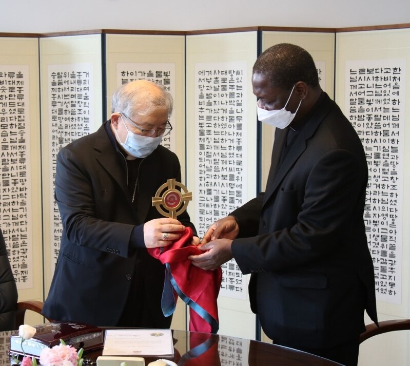 한국인 첫 사제 김대건 신부 유해, 부르키나파소에 안치