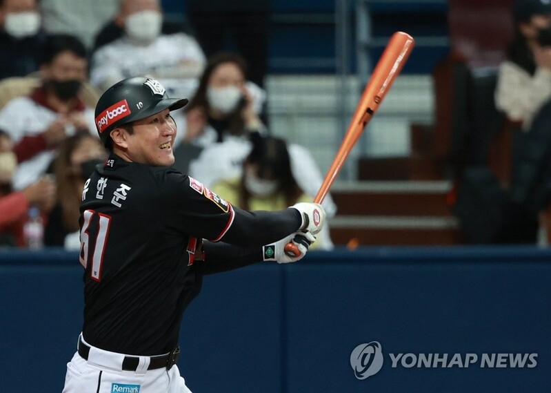 KT Wiz veteran Yoo Han-joon retires after 18 years in KBO