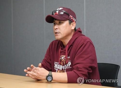 (LEAD) Kia Tigers name ex-Heroes manager Jang Jung-suk as new GM