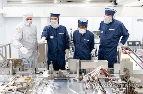 (News Focus) S. Korean chipmakers face balancing act between U.S., China for market supremacy