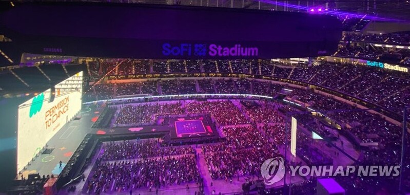 "헤엄쳐서라도 LA 가고 싶어" BTS 콘서트에 전세계 팬 들썩