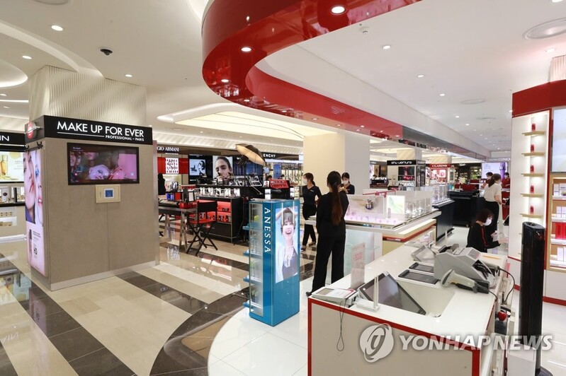 위기의 제주 면세점 "면세한도 1년간 시범 상향해야"