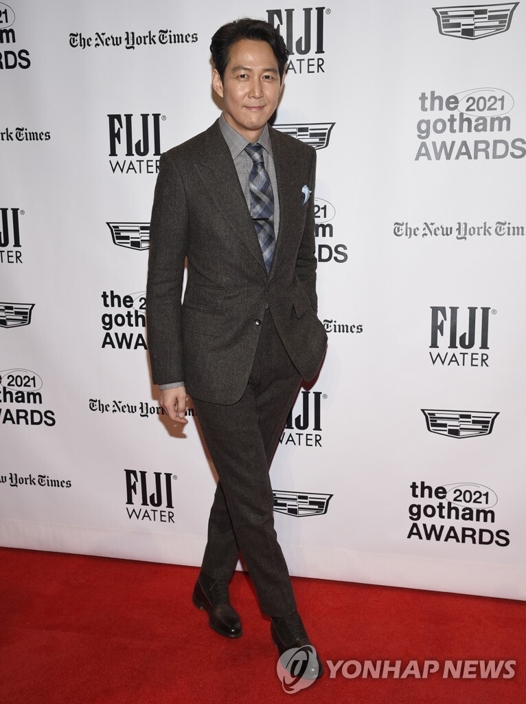 '오징어게임' 이정재, 美 연기상 불발…정호연 시상자로 무대