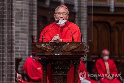 (LEAD) Cardinal Yeom retires as archbishop of Seoul
