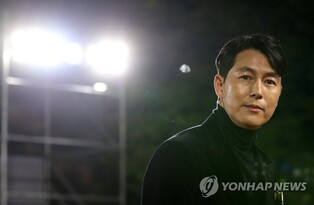 Star actor Jung Woo-sung tests positive for COVID-19 three days after Blue Dragon Film Awards