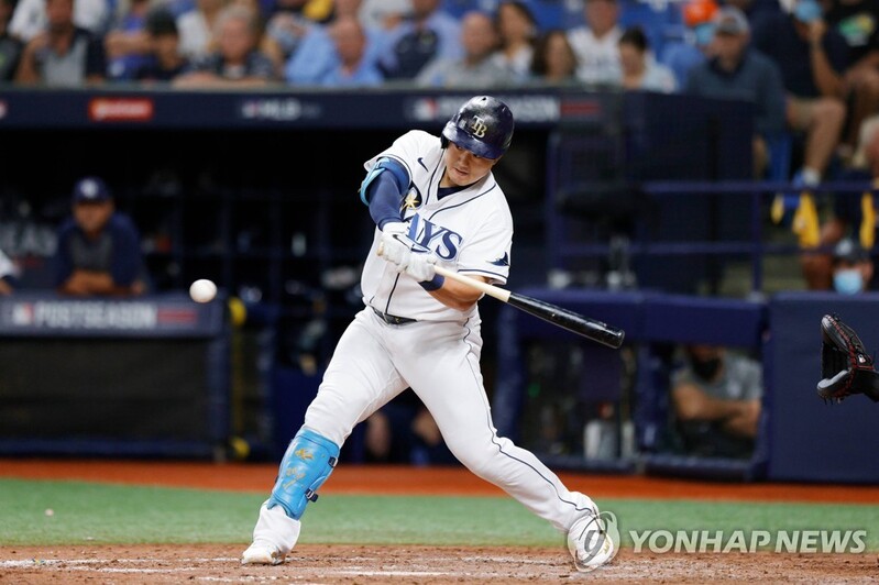 Choi Ji-man to stay with Rays on new one-year deal