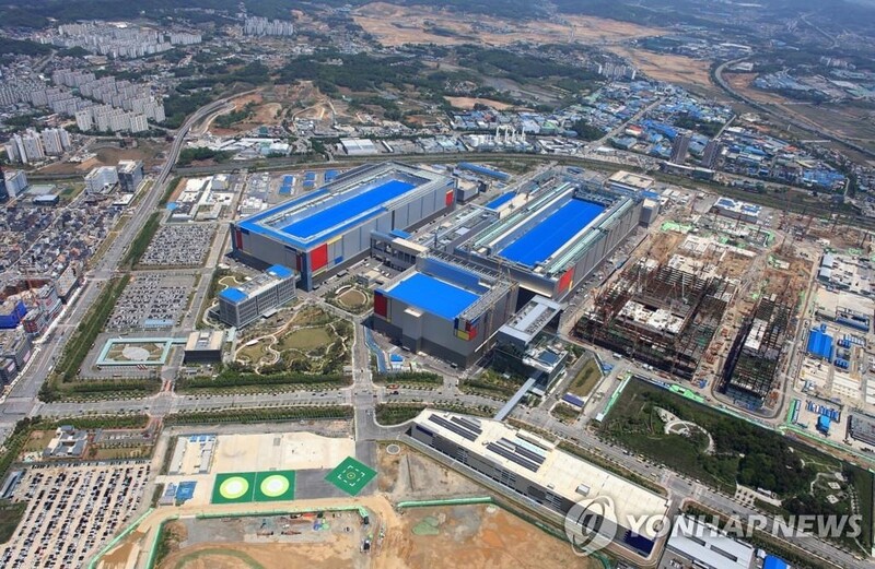 WSTS halves growth prediction for memory chip market next year