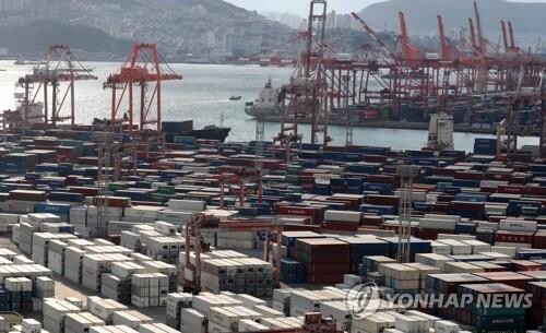 (LEAD) S. Korea's exports rise 32 pct to hit fresh monthly high in Nov.