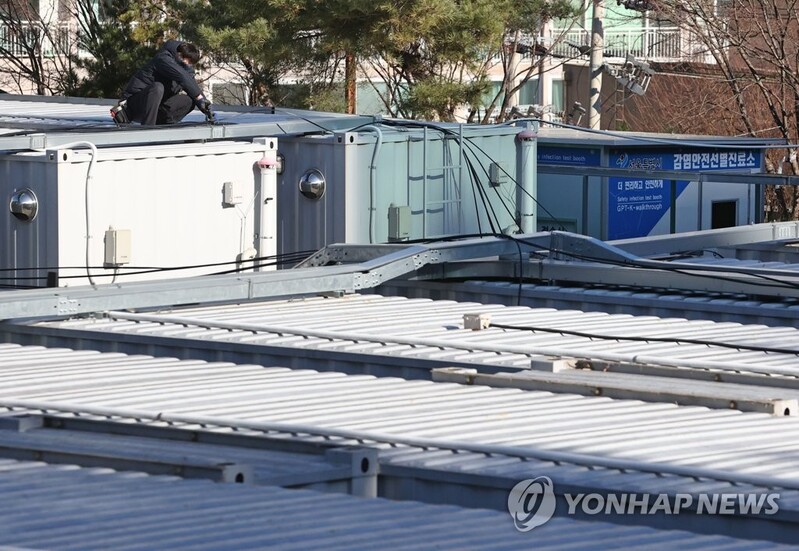 (LEAD) New infections in 5,000s for 2nd day, serious cases at record high amid new variant woes