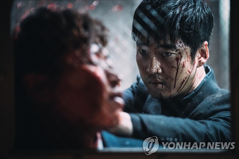 [주말극장가] 2주 연속 정상 노리는 '유체이탈자'