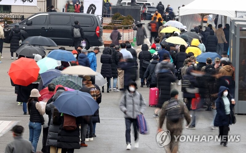 Seoul's new daily COVID-19 cases exceed 2,000 for 3rd consecutive day