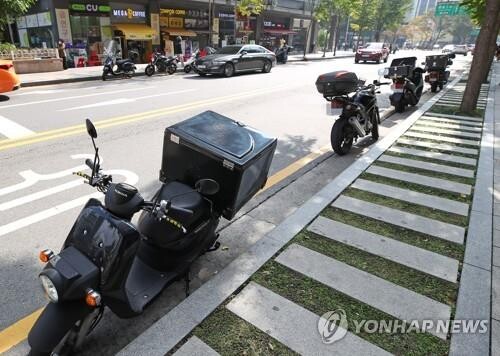 Online shopping hits record high in Oct. amid COVID-19 pandemic