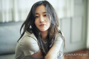 Jeon Jong-seo and director Lee Chung-hyeon confirmed dating... Couple from film 'Call'