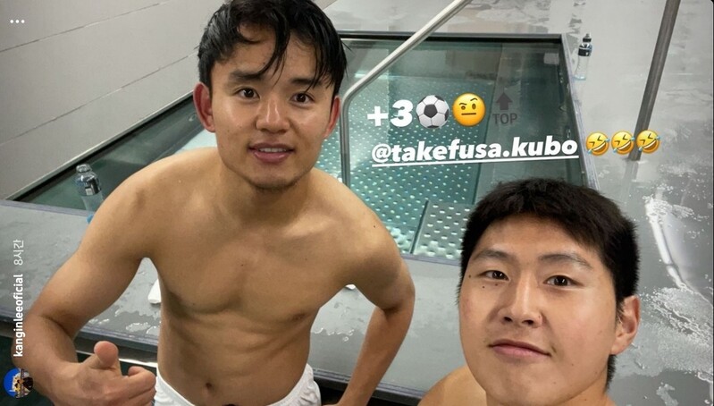 팀 승리 합작한 이강인·구보, 사우나서 사이좋게 '기념 촬영'