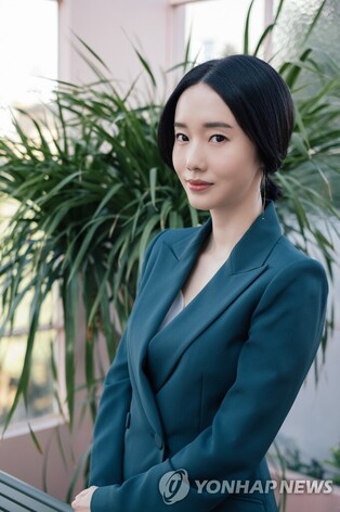 Singer-actress Lee Jung-hyun announces to be pregnant