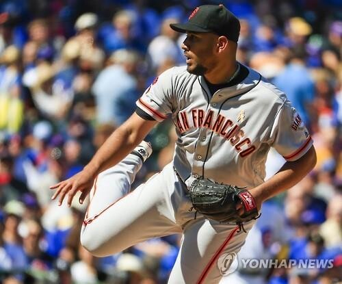 KBO's Lions sign ex-MLB pitcher Albert Suarez