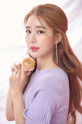 Actress Yoo In-na donates 50 mln won for hearing-impaired children
