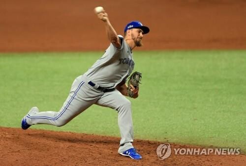 '류현진 팀동료' A.J. 콜, 일본행…'1년 9억원'에 야쿠르트 입단