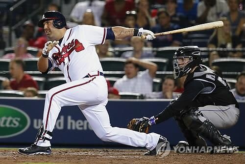 KBO's Giants add ex-MLB catcher Laird to coaching staff