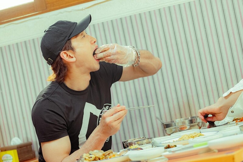 바이크 타고 전국 곳곳 식도락 여행…넷플릭스 '먹보와 털보'