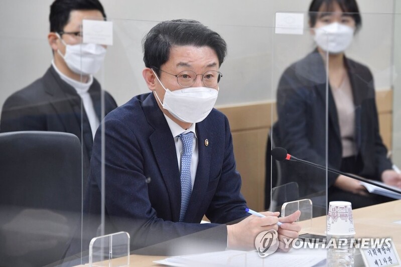 고령층을 소비계층으로…정부, 고령친화산업 발전 방안 논의