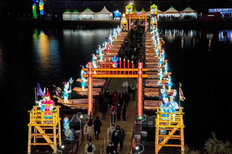 정부 사회적 거리두기 강화 영향…진주남강유등축제 조기 종료