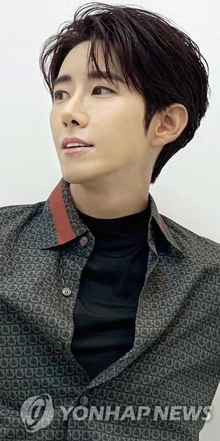 Hwang Kwang-hee returns as host in "Nego King"