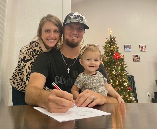 Heroes sign new pitcher; Lions, Landers bring back foreign players