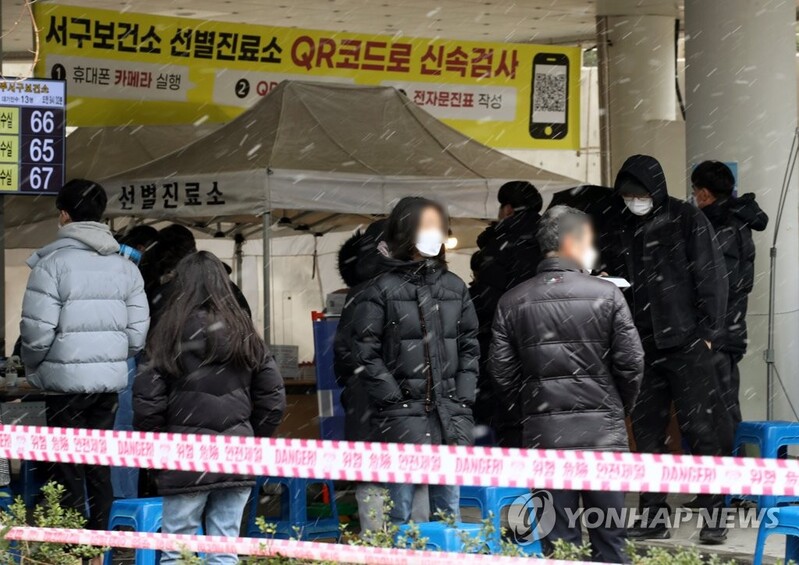 S. Korea reimposes tighter virus curbs, critical cases top 1,000 for 1st time